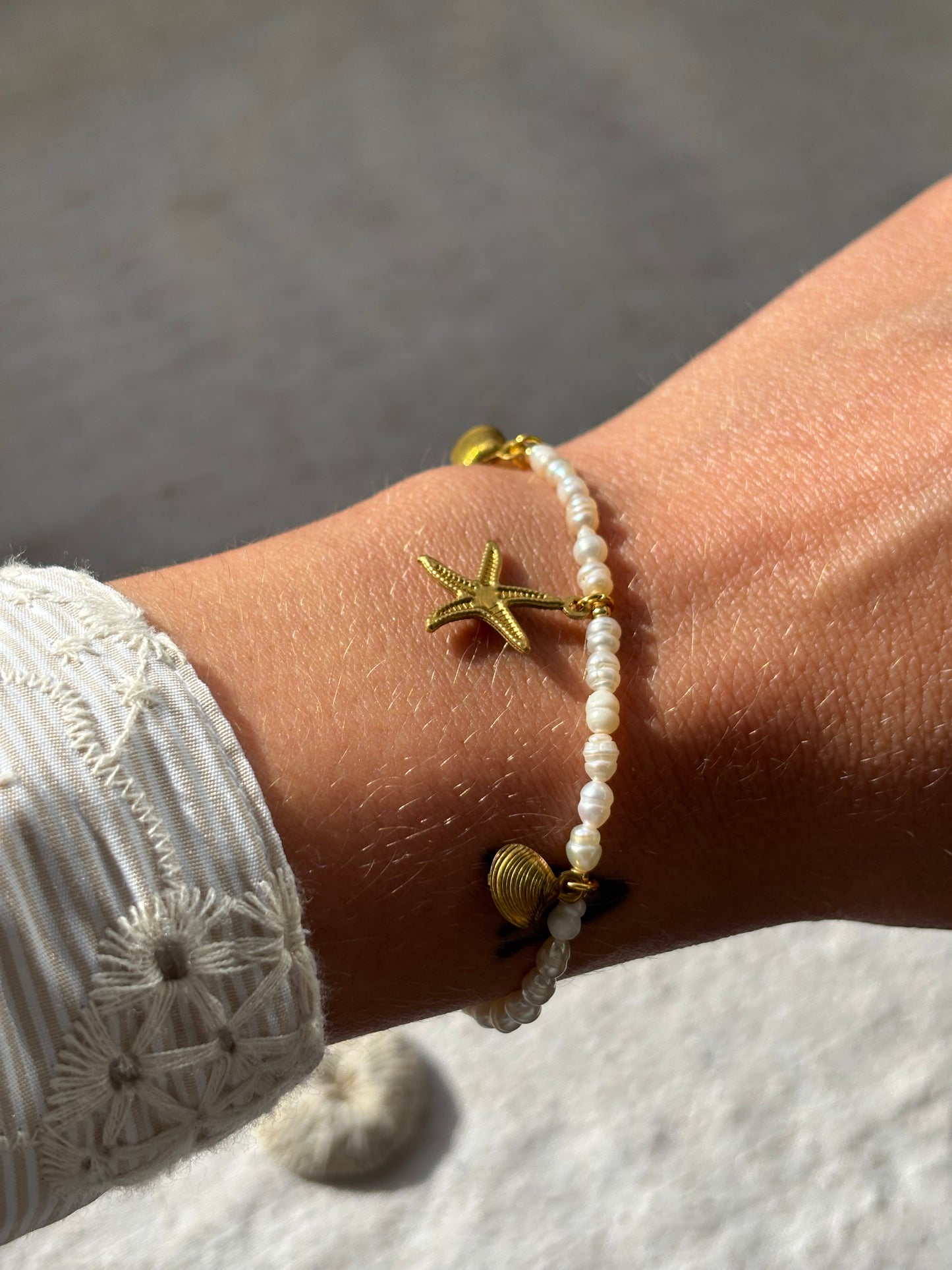 Freshwater Pearl Bracelet – Natural White with Gold Starfish & Seashell Charms | Sterling Silver 925 Clasp