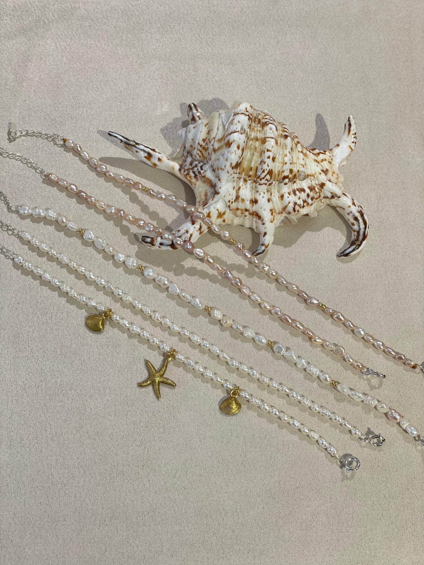 Freshwater Pearl Bracelet – Natural white with gold-plated beads | Sterling Silver 925 Clasp