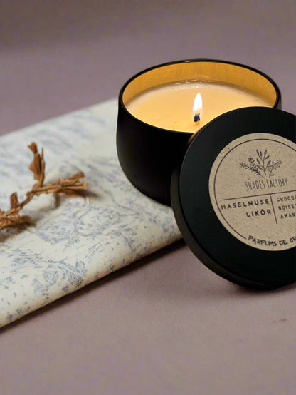 Haselnusslikör candle I Luxury scented soy wax candle in black tin jar