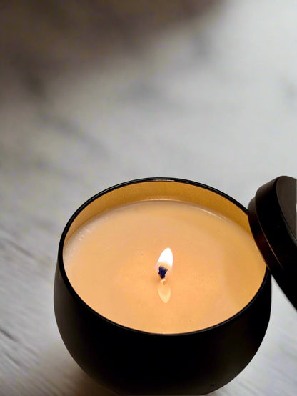 Haselnusslikör candle I Luxury scented soy wax candle in black tin jar