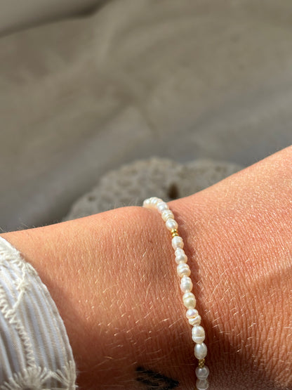 Freshwater Pearl Bracelet – Natural white with gold-plated beads | Sterling Silver 925 Clasp