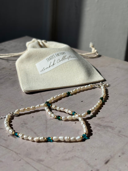 Freshwater Pearl Bracelet – Natural white with green glass and gold-plated beads | Sterling Silver 925 Clasp
