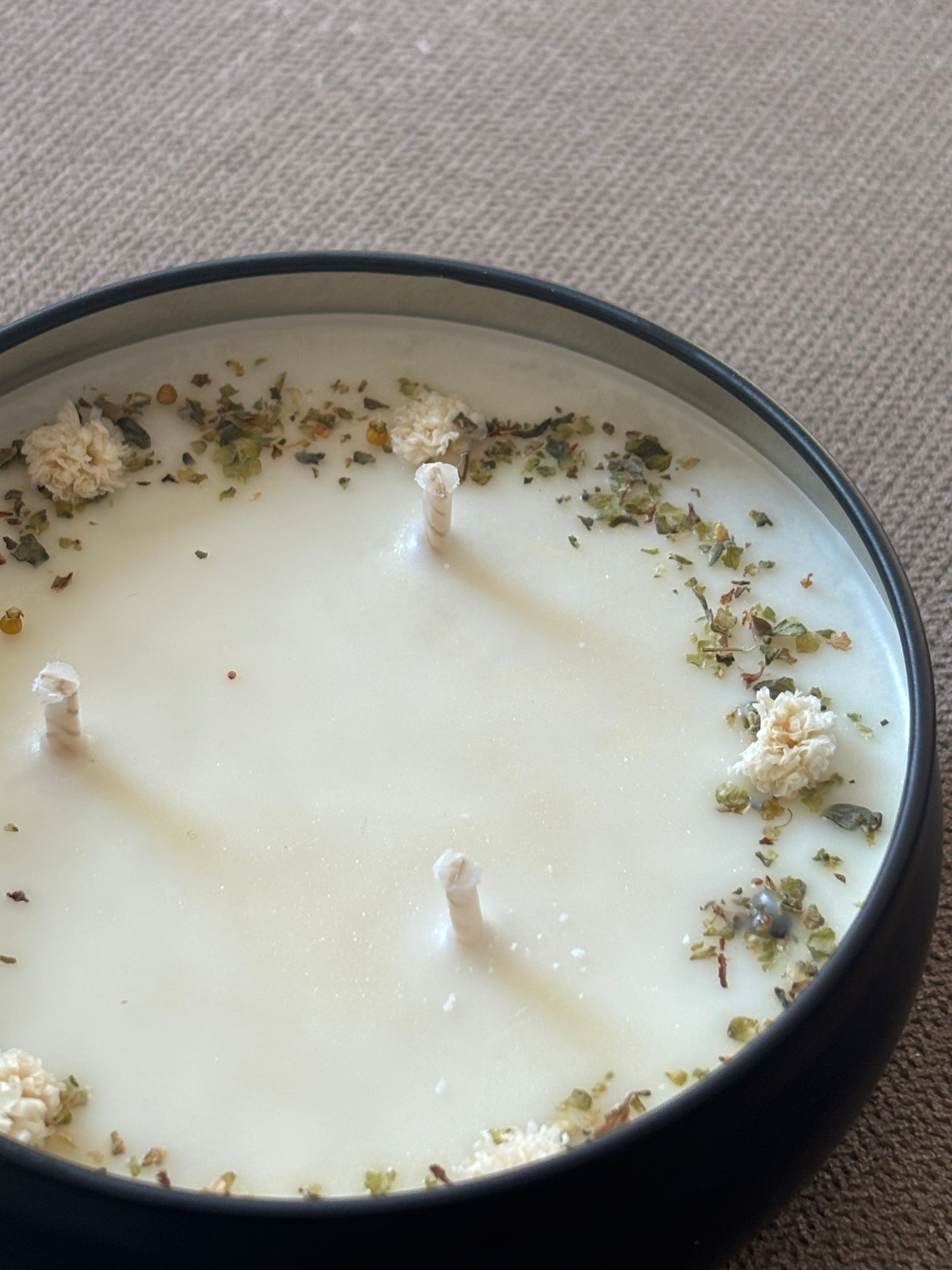 Green Lush Candle | Special Edition | Inspired by the Essence of Lilac & Mistletoe