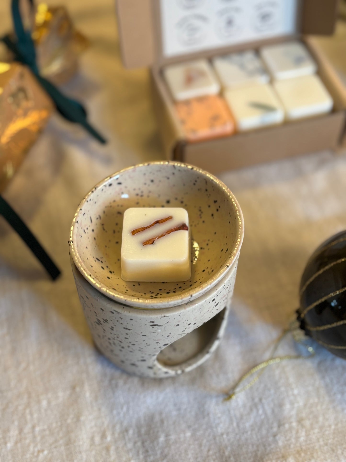 Wax Melts Box: Winter Edition I 12 Fragrant Melts in 6 Exquisite Varieties | Handcrafted with French fragrances